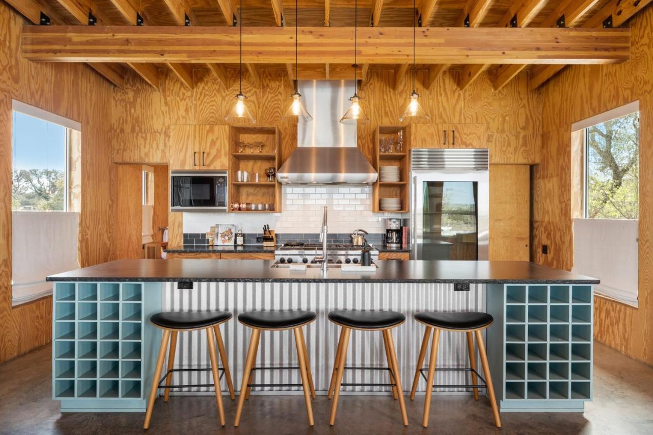 Lazo House - Riverfront With Overlooking Llano River Exterior foto