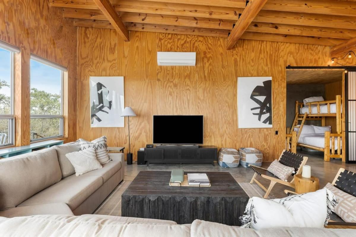 Lazo House - Riverfront With Overlooking Llano River Exterior foto